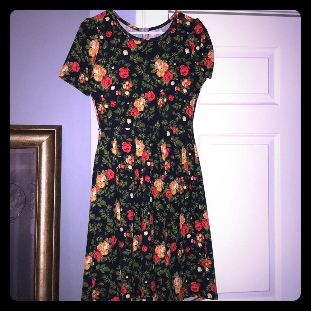 Lularoe medium black floral Amelia dress